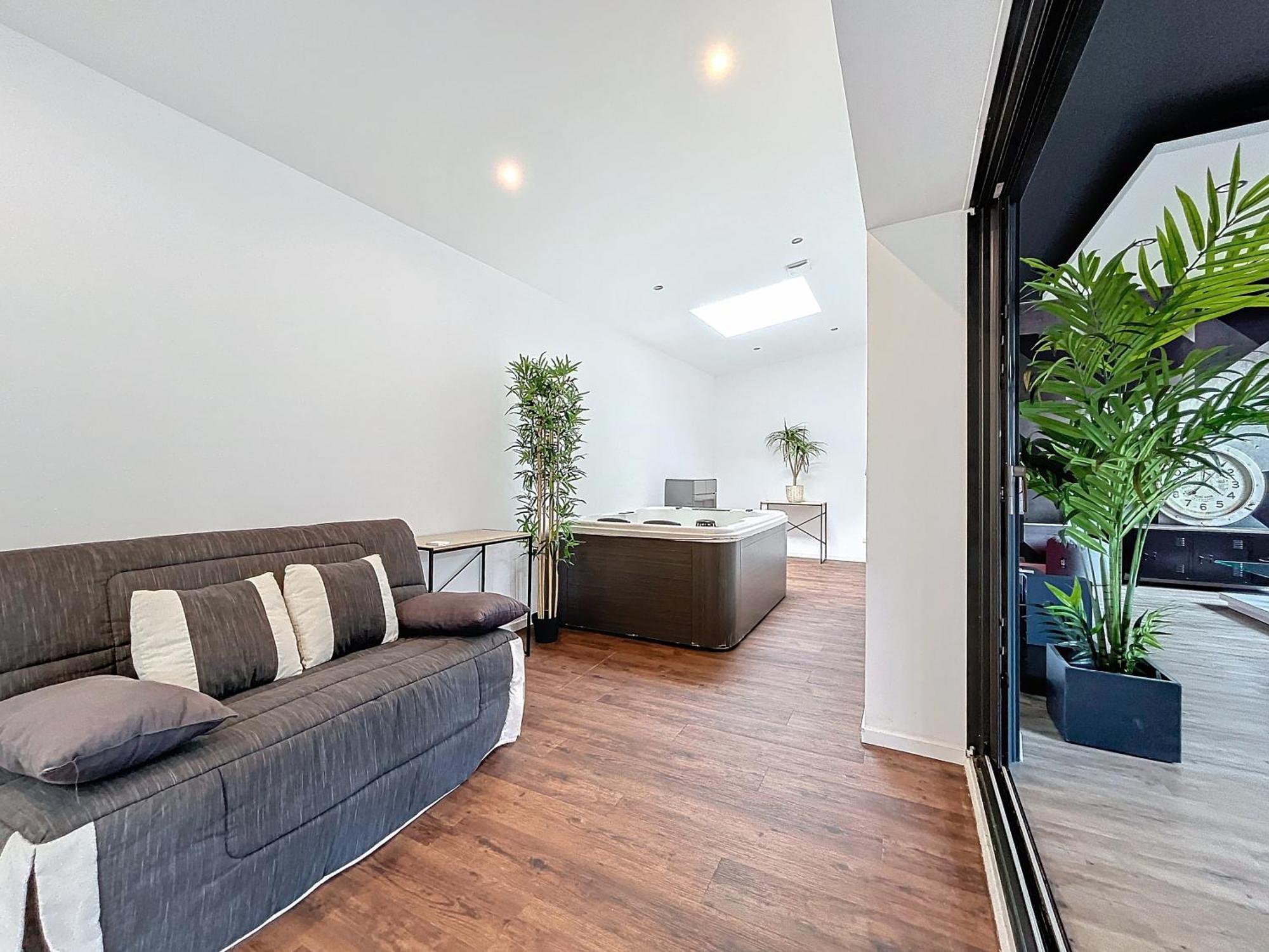 Loft Terrasse Avec Spa Proche Centre Historique มงต์ลูซง ภายนอก รูปภาพ