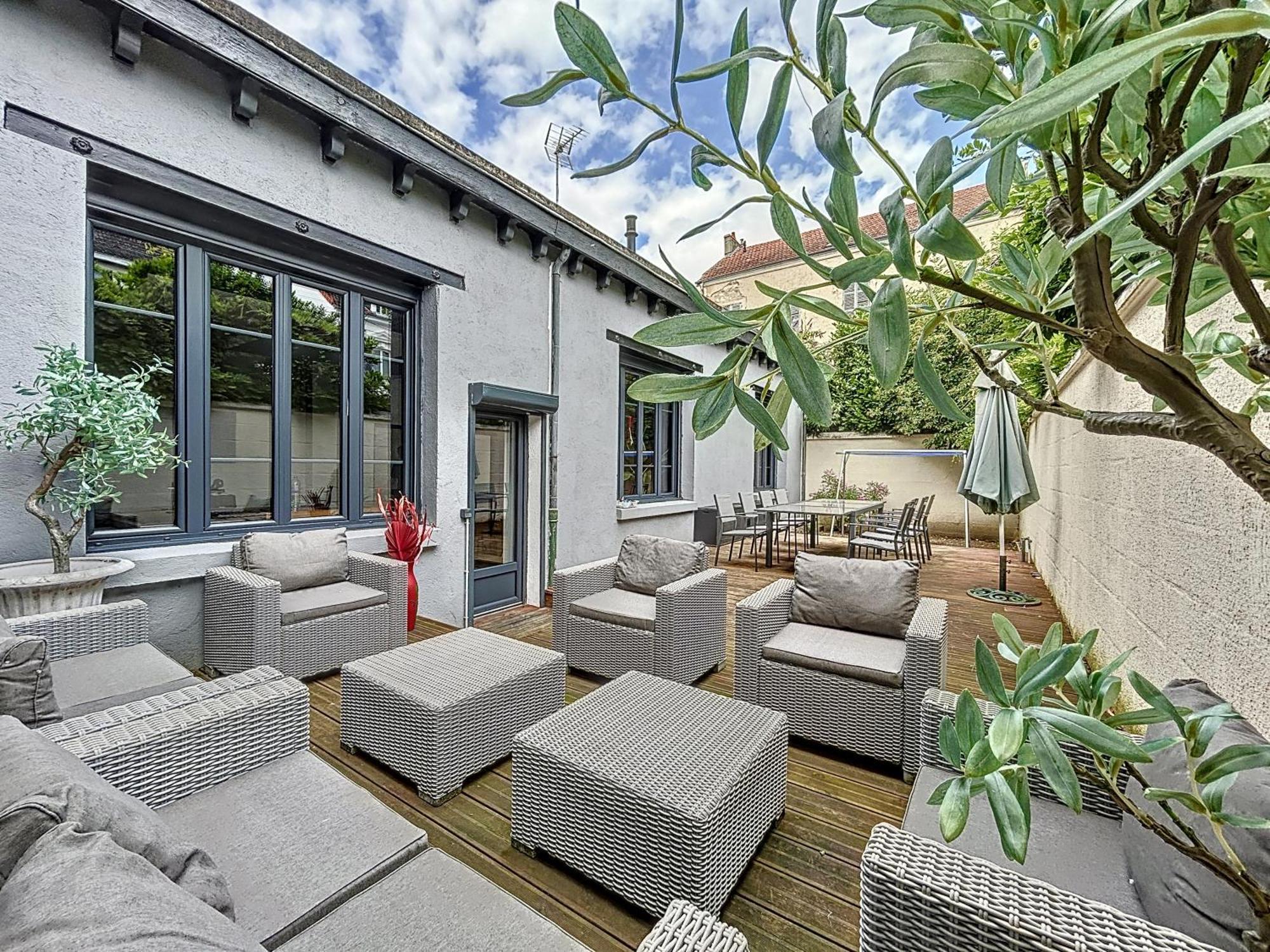 Loft Terrasse Avec Spa Proche Centre Historique มงต์ลูซง ภายนอก รูปภาพ